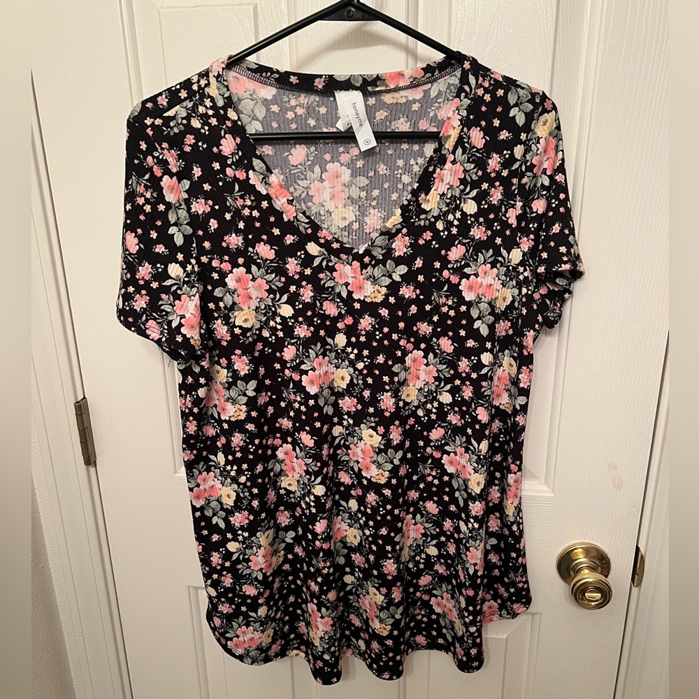 Honeyme Black Floral Short Sleeve Top